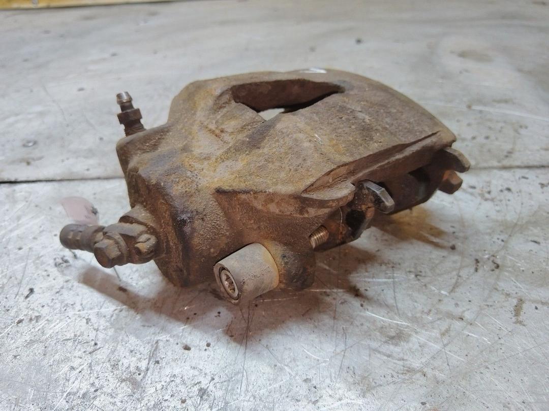 Суппорт передний левый F9RY78 Volkswagen Polo купить в магазине запчастей бу