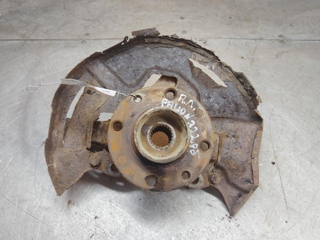 Кулак поворотный левый 82V66J Fiat Palio