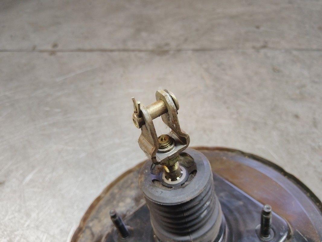 Вакуумный усилитель тормозов D3AIP8 Toyota Corolla Verso купить в магазине запчастей бу