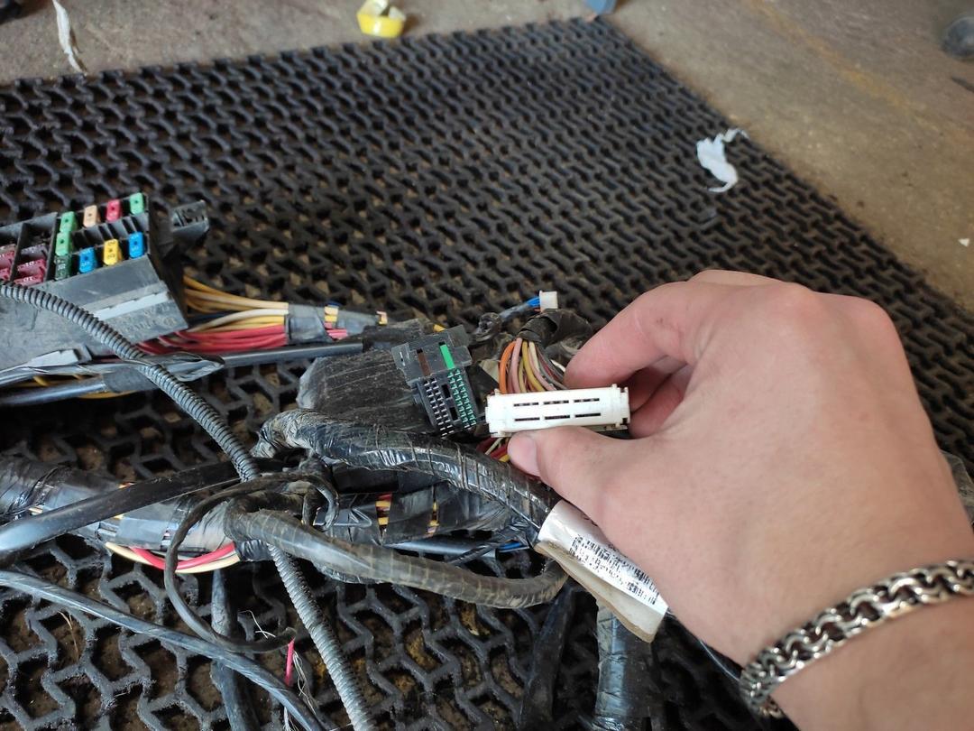 Проводка 5861HN Dacia Logan купить с доставкой