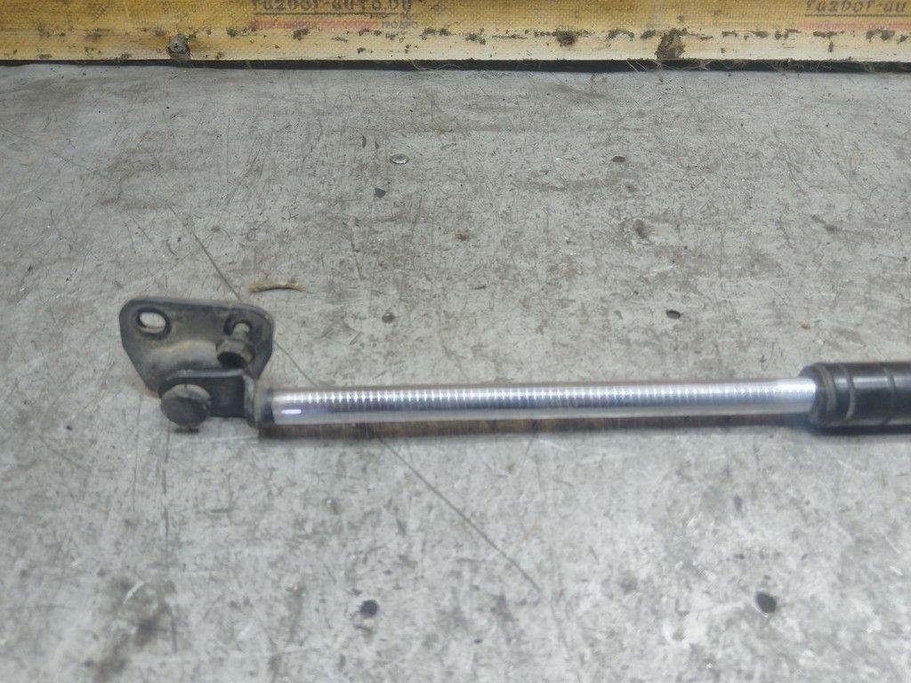 Амортизатор крышки багажника (3-5 двери) SHMUE9 Toyota Corolla - Фото 3