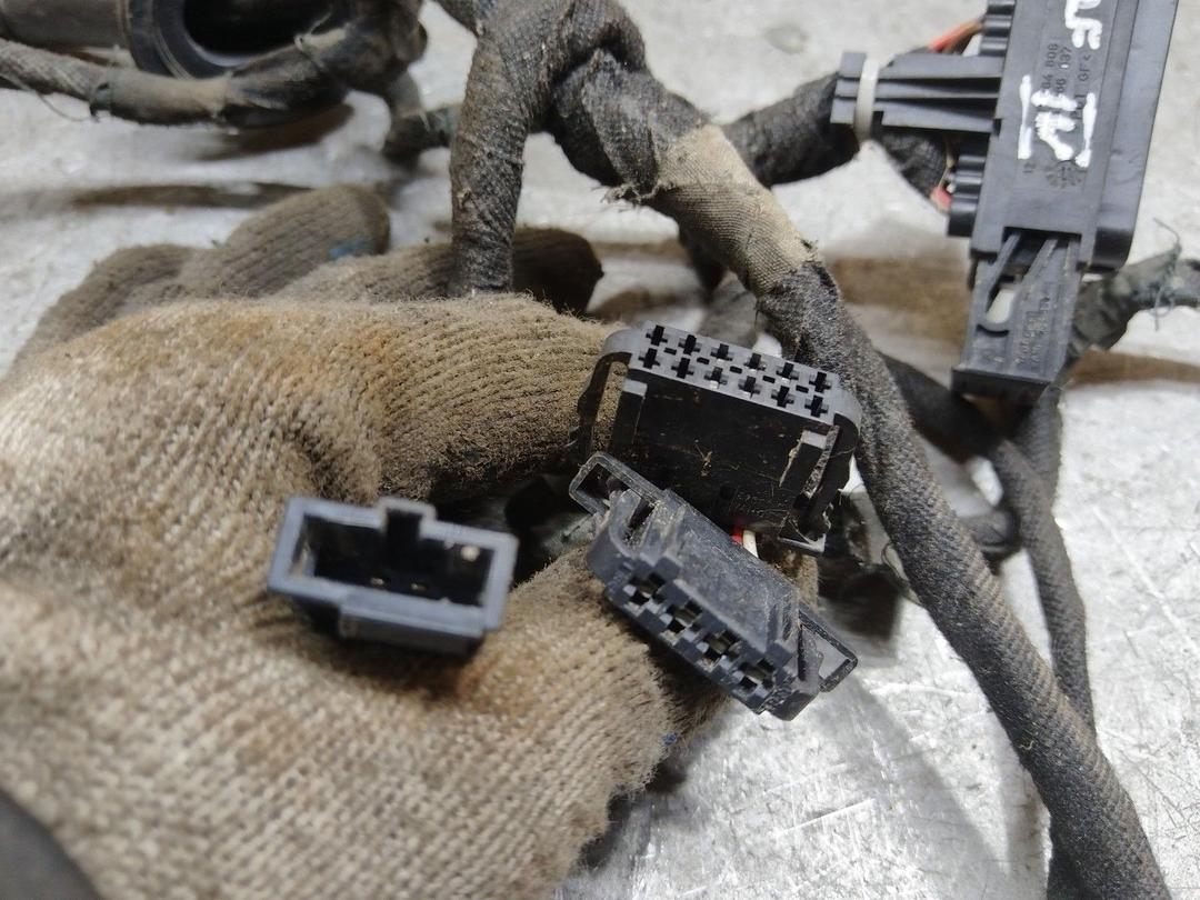 Проводка двери передней правой K4CFIK Volkswagen Golf купить с доставкой