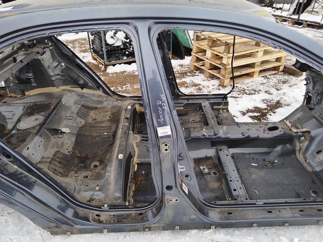 Стойка кузовная центральная правая 8Q203Z Honda Accord