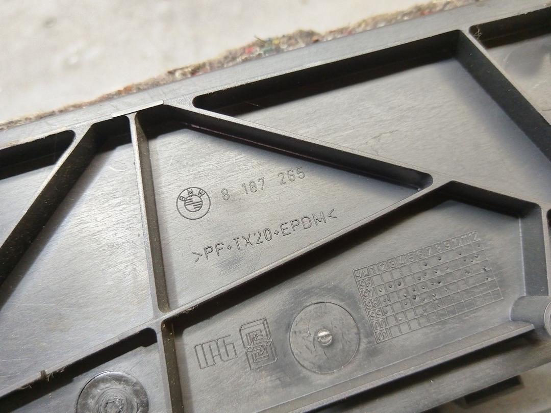 Обшивка багажника Q8668T BMW 5 E39 купить на авторазборке