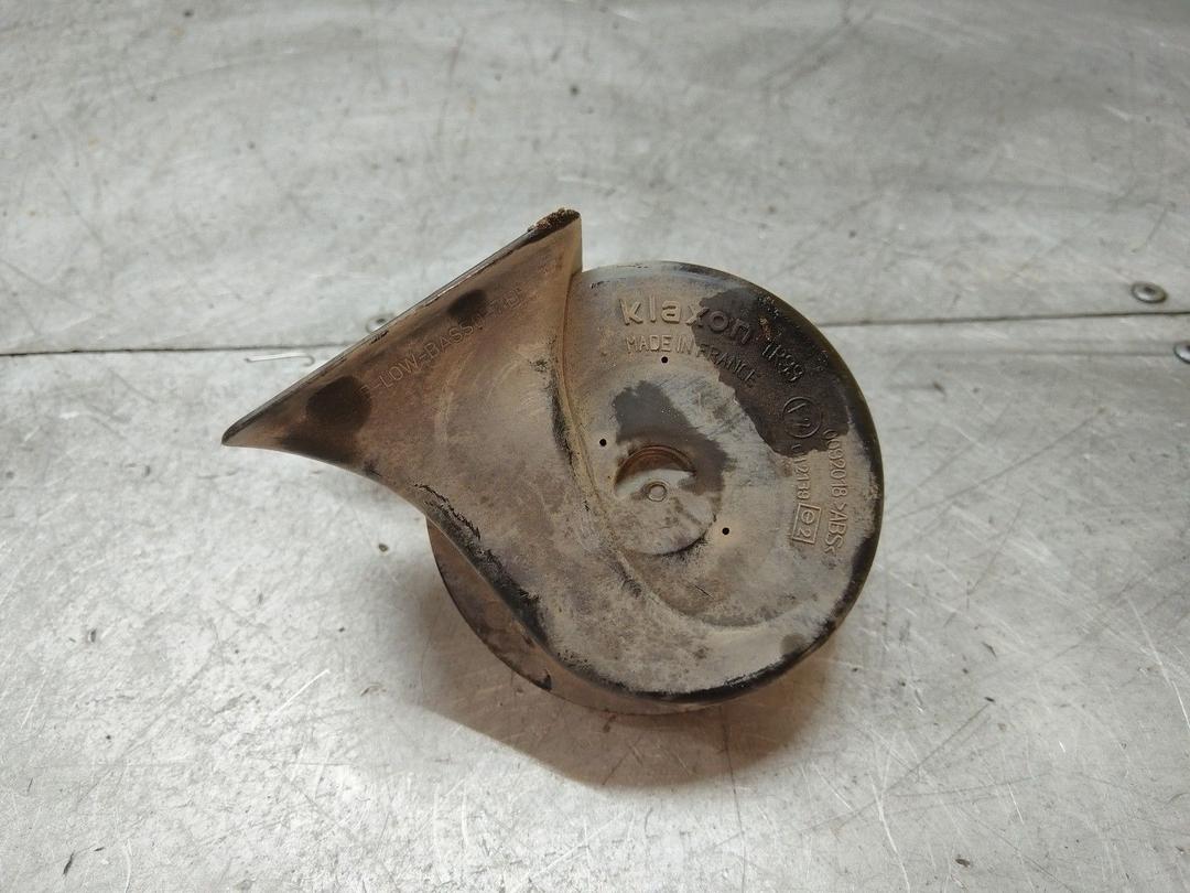 Сигнал (клаксон) 46V37M Audi A4