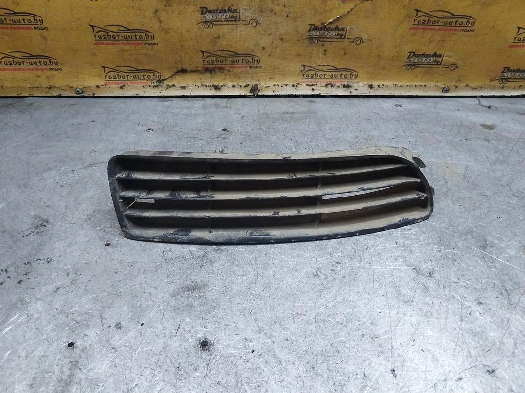 Заглушка (решетка) в бампер передний MVK5DU Audi A4