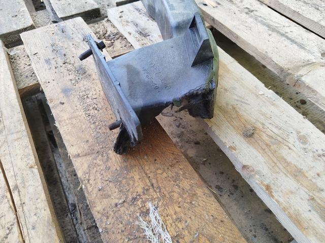 Усилитель бампера переднего 83T4H5 Rover 45 undefined