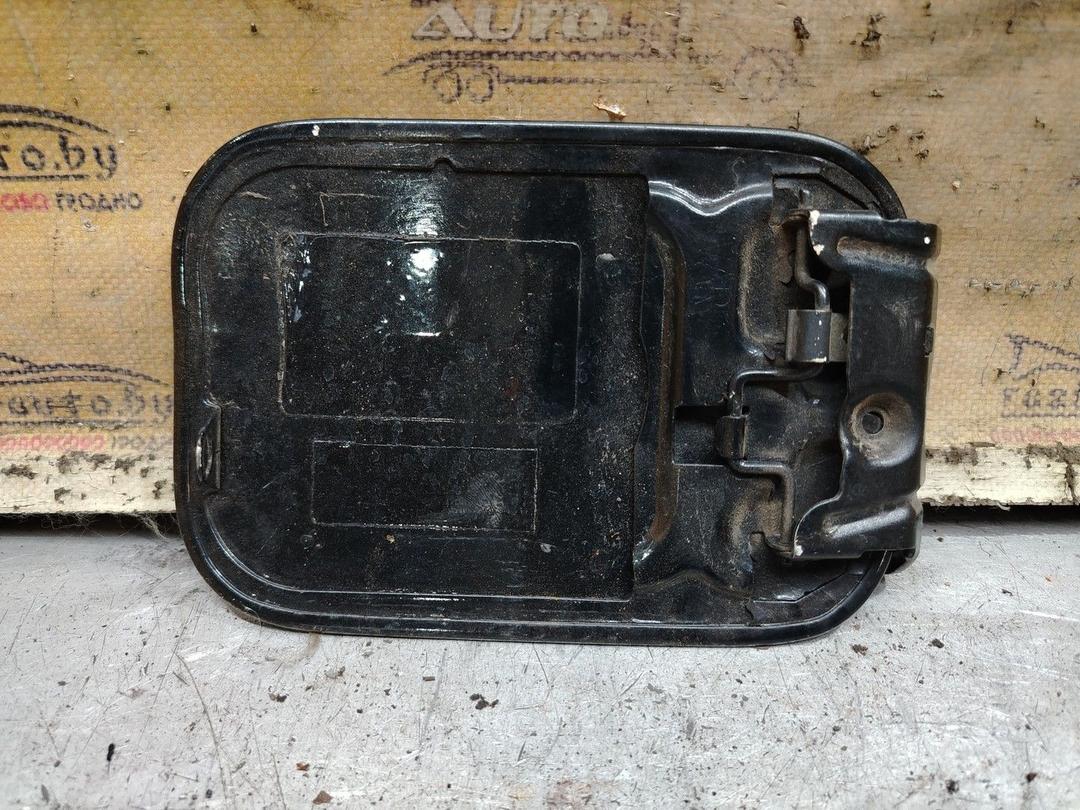 Лючок топливного бака B7U523 Volkswagen Passat - Фото 3