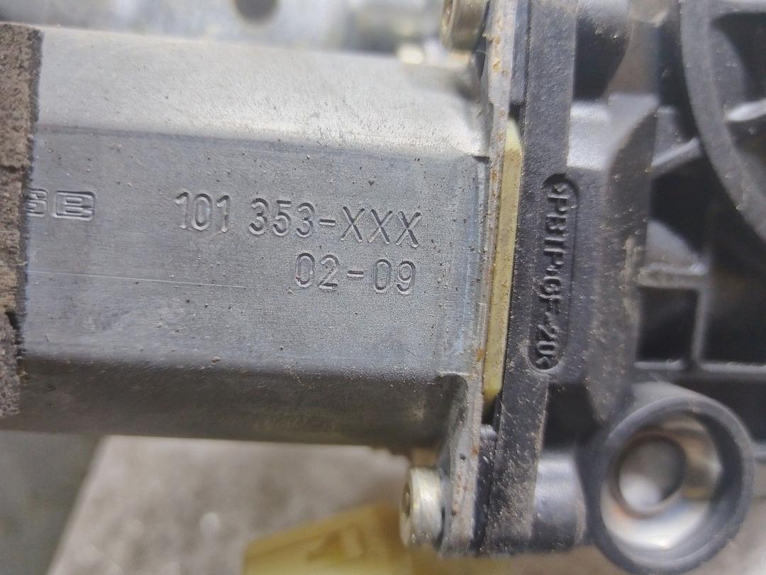 Стеклоподъемник электрический передний левый 0ZXEOZ Volvo V70 купить с доставкой. Огромный выбор запчастей и марок авто. У нас есть практически все.