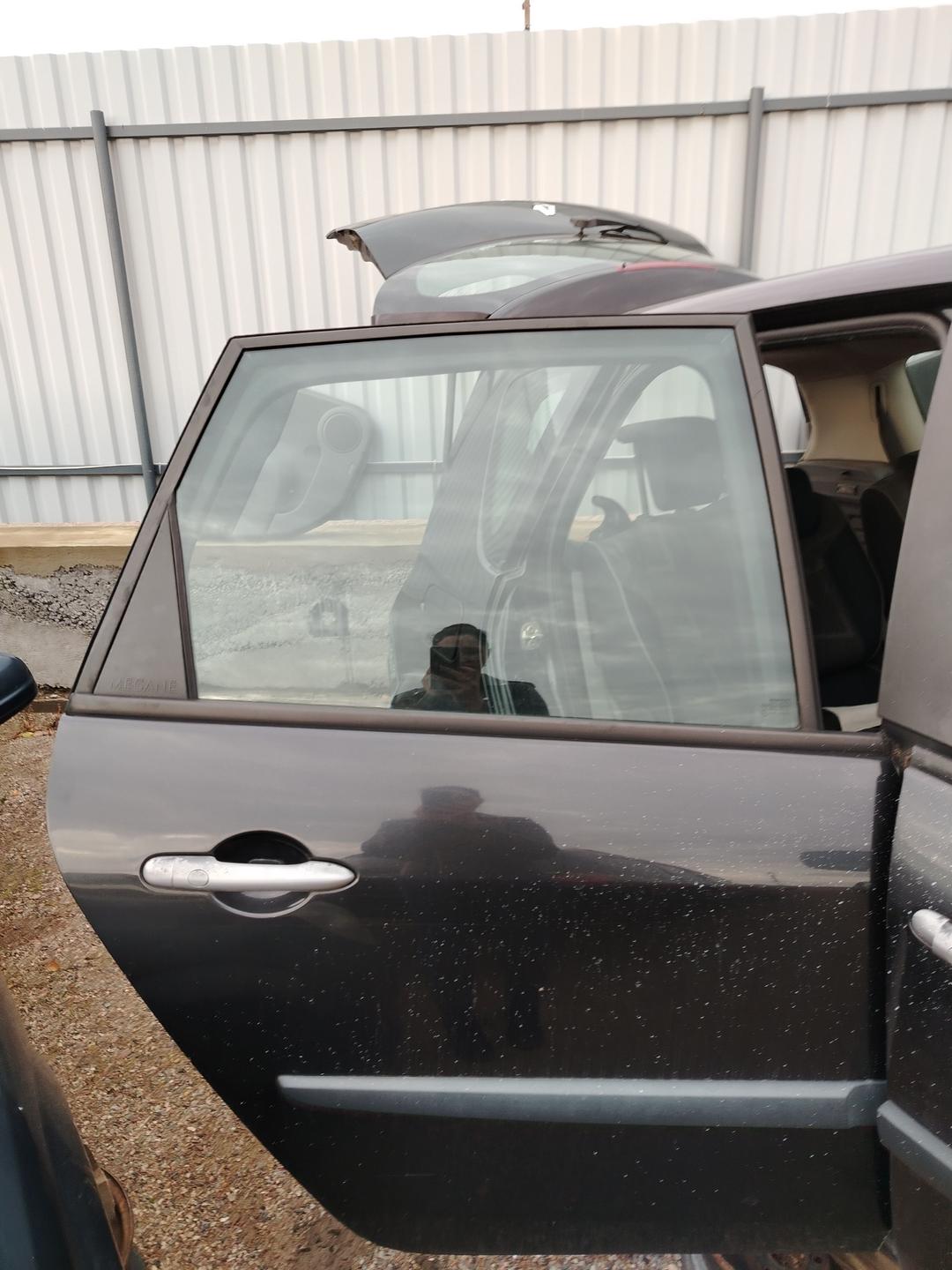 Дверь задняя правая 4JJE0H Renault Scenic