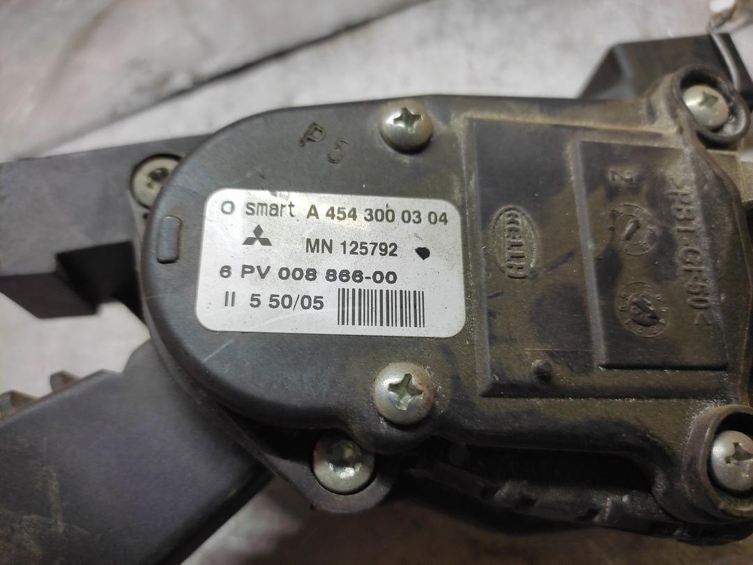 Педаль газа HBX2W3 Mitsubishi Colt - Фото 2
