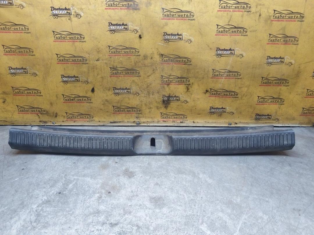 Накладка замка багажника C8QSC7 Toyota Corolla - Фото 2