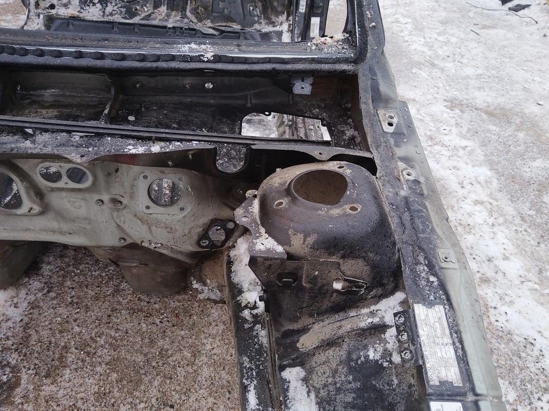 Стакан лонжерона левый 4YTZPQ Volvo S60 купить