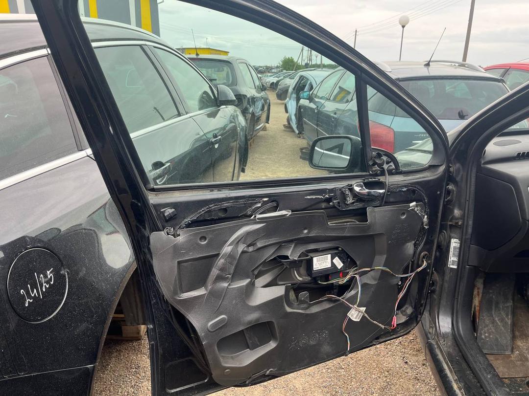 Петля двери передней левой U8O9GG Peugeot 307