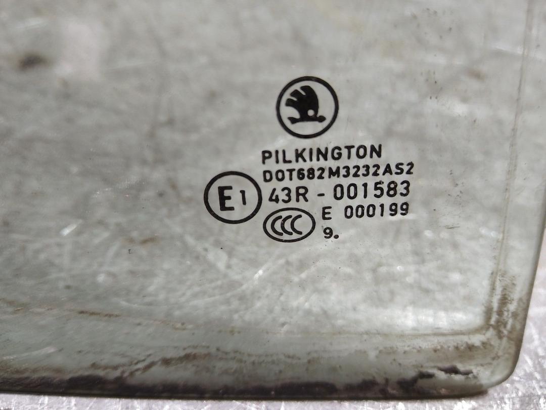 Стекло двери задней правой R93U8W Skoda Fabia купить