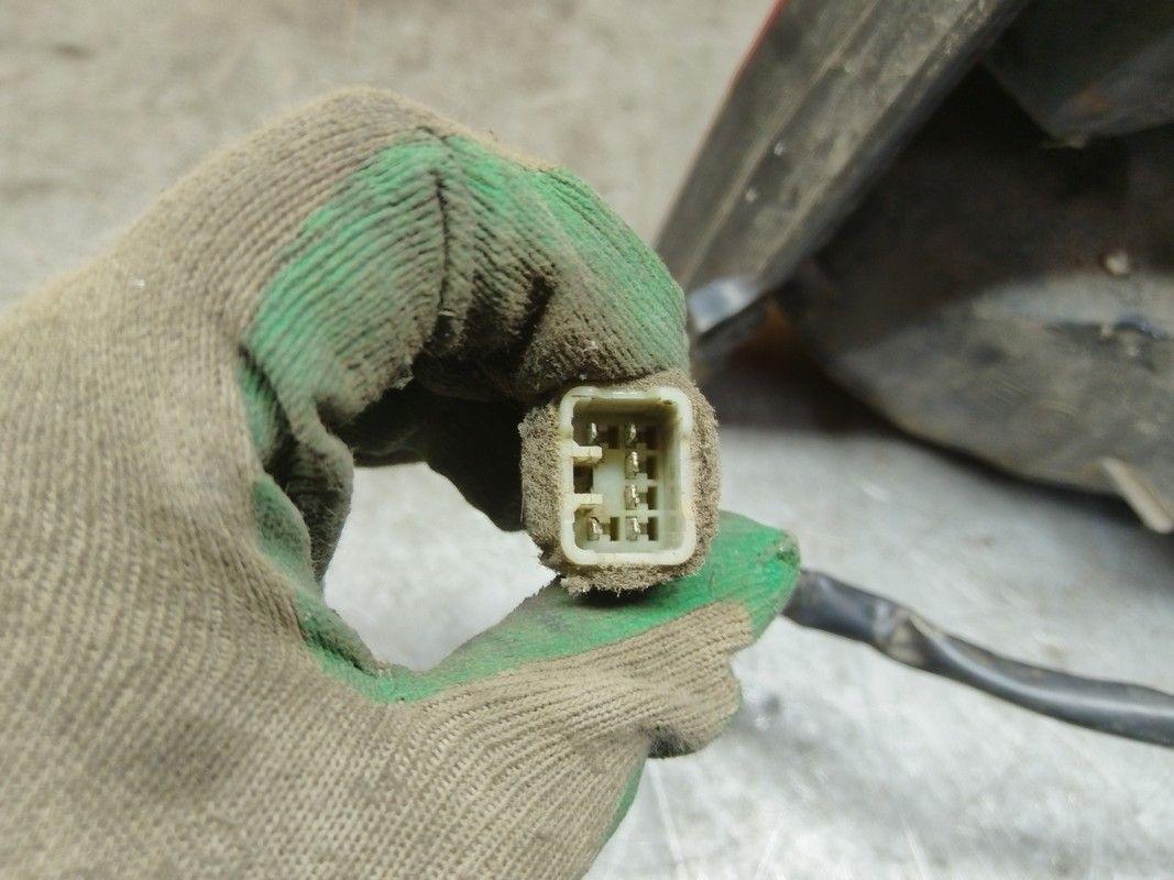 Фонарь задний левый 8U6J04 Kia Carnival купить в магазине запчастей бу