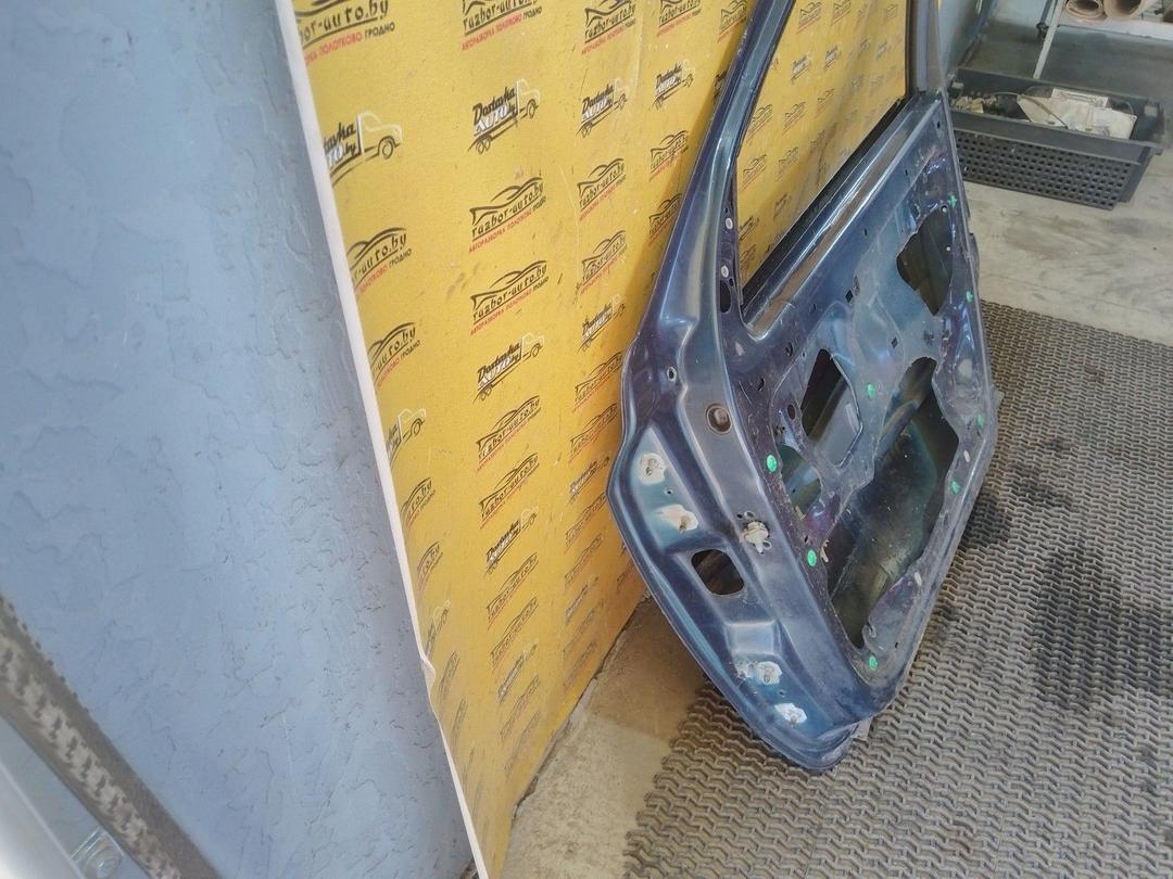 Дверь передняя правая 4UTLQ5 Renault Laguna undefined