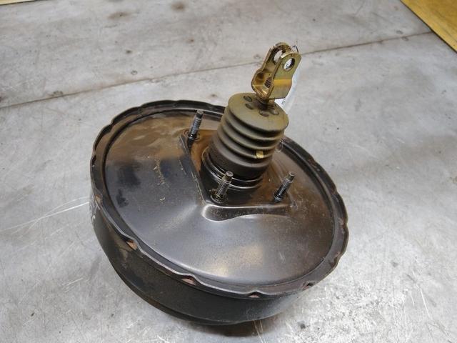 Вакуумный усилитель тормозов J4U8G1 Hyundai Trajet купить в магазине запчастей бу