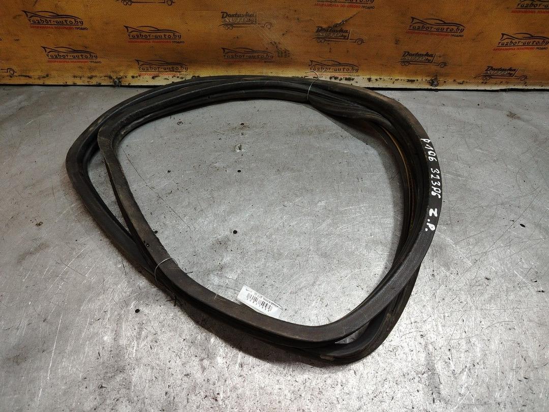 Уплотнитель двери задней правой 49ZHCT Peugeot 106 - Фото 1