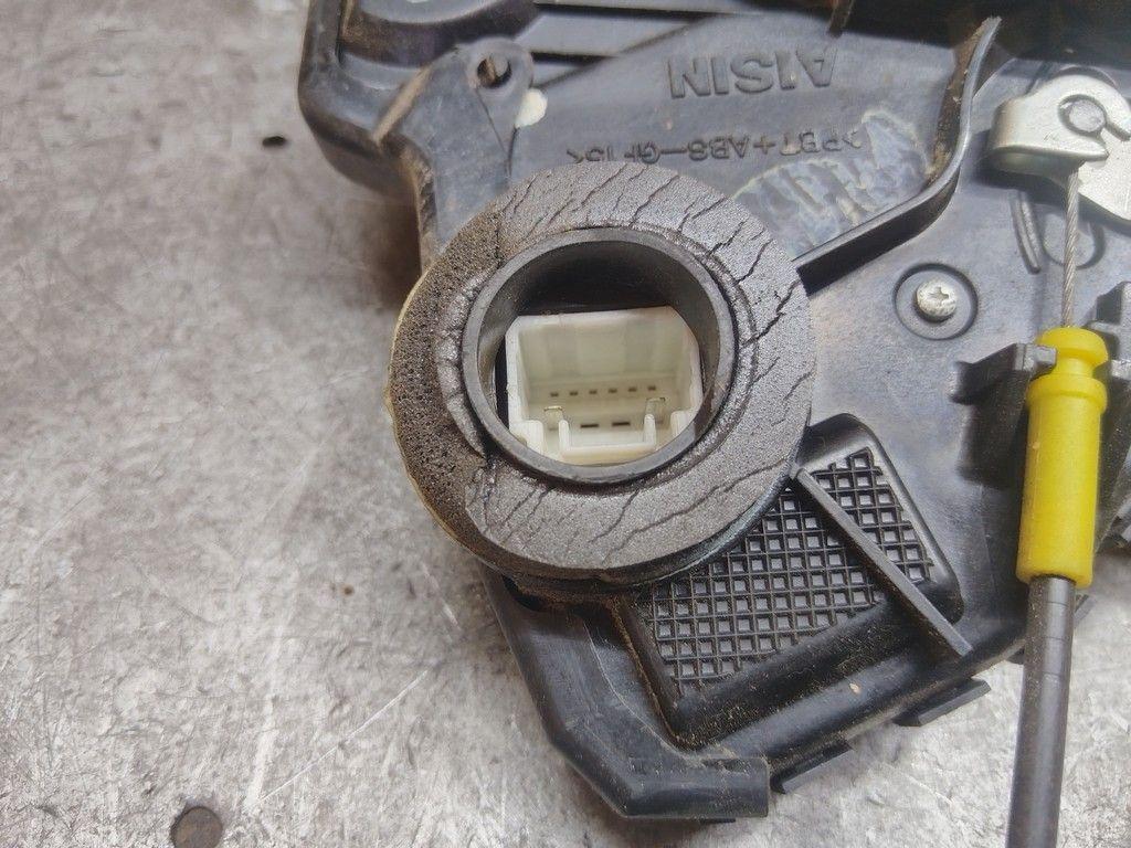 Замок двери передней правой Q2U5F2 Toyota Corolla Verso - Фото 6