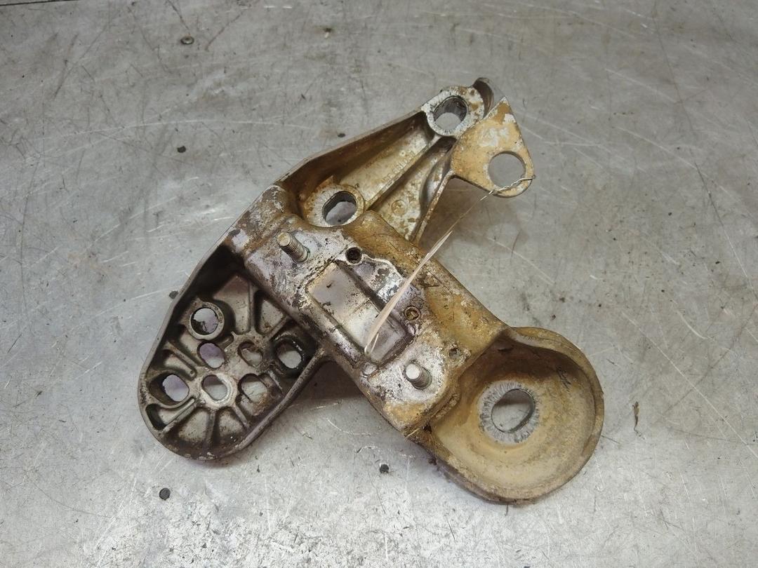 Кронштейн стабилизатора 7YKYFF Volkswagen Passat купить