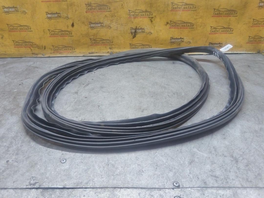 Уплотнитель двери передней правой OQI76E Volvo S40 - Фото 1