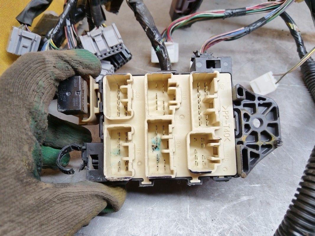 Проводка салона AQ2K7U Toyota Avensis Verso - Фото 2