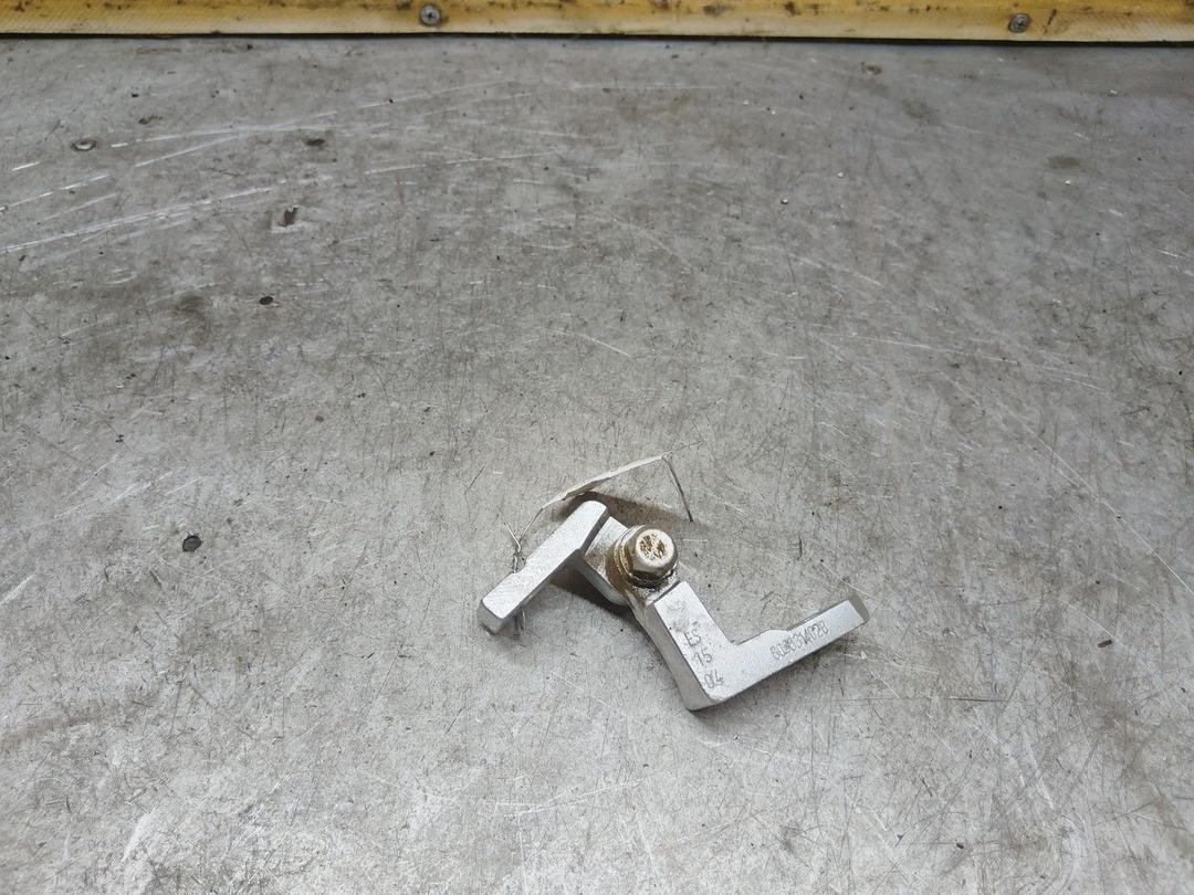 Петля двери задней правой I6XAE1 Volkswagen Polo купить в магазине запчастей бу