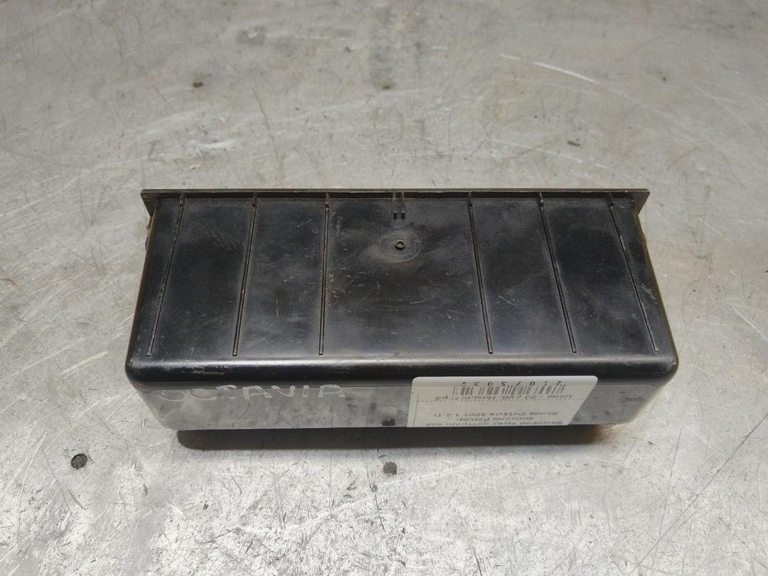 Вещевой ящик центральной консоли P20JNI Skoda Octavia купить