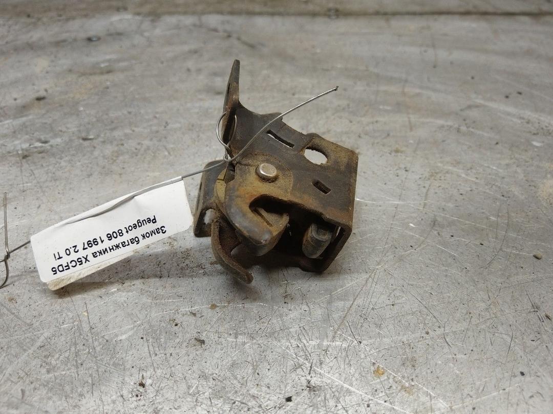 Замок багажника X5CFD5 Peugeot 806 - Фото 1