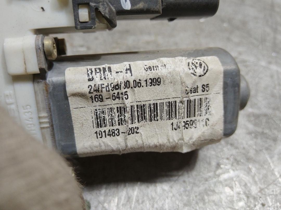 Моторчик стеклоподъемника задний левый A7KI7M Seat Toledo купить на авторазборке