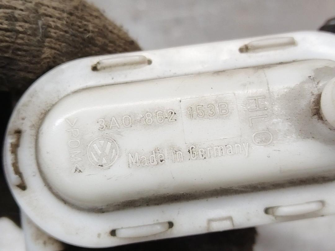 Активатор (привод) замка двери 1O1NEH Volkswagen Passat купить в магазине запчастей бу