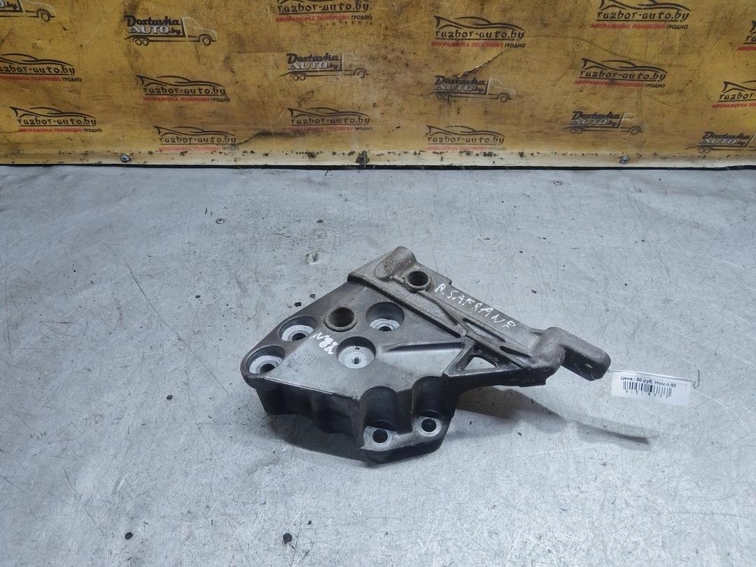 Кронштейн двигателя P7HPWC Renault Safrane