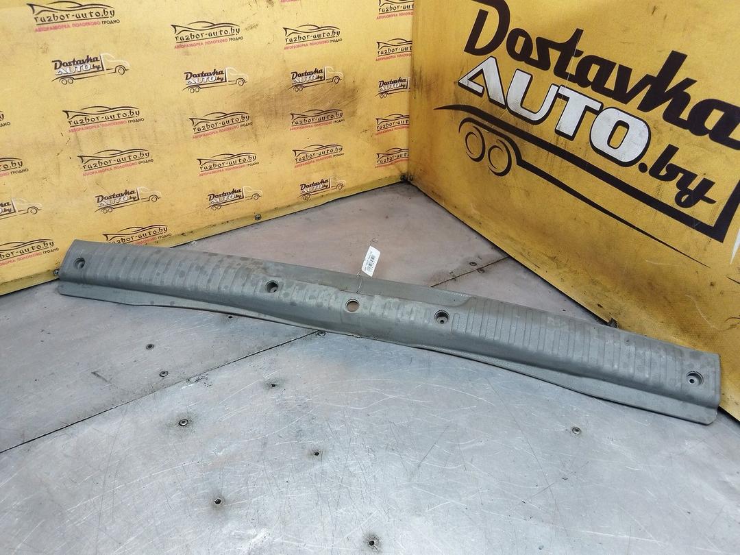 Накладка внутренняя на заднюю панель кузова 7E34WF Renault Scenic RX4