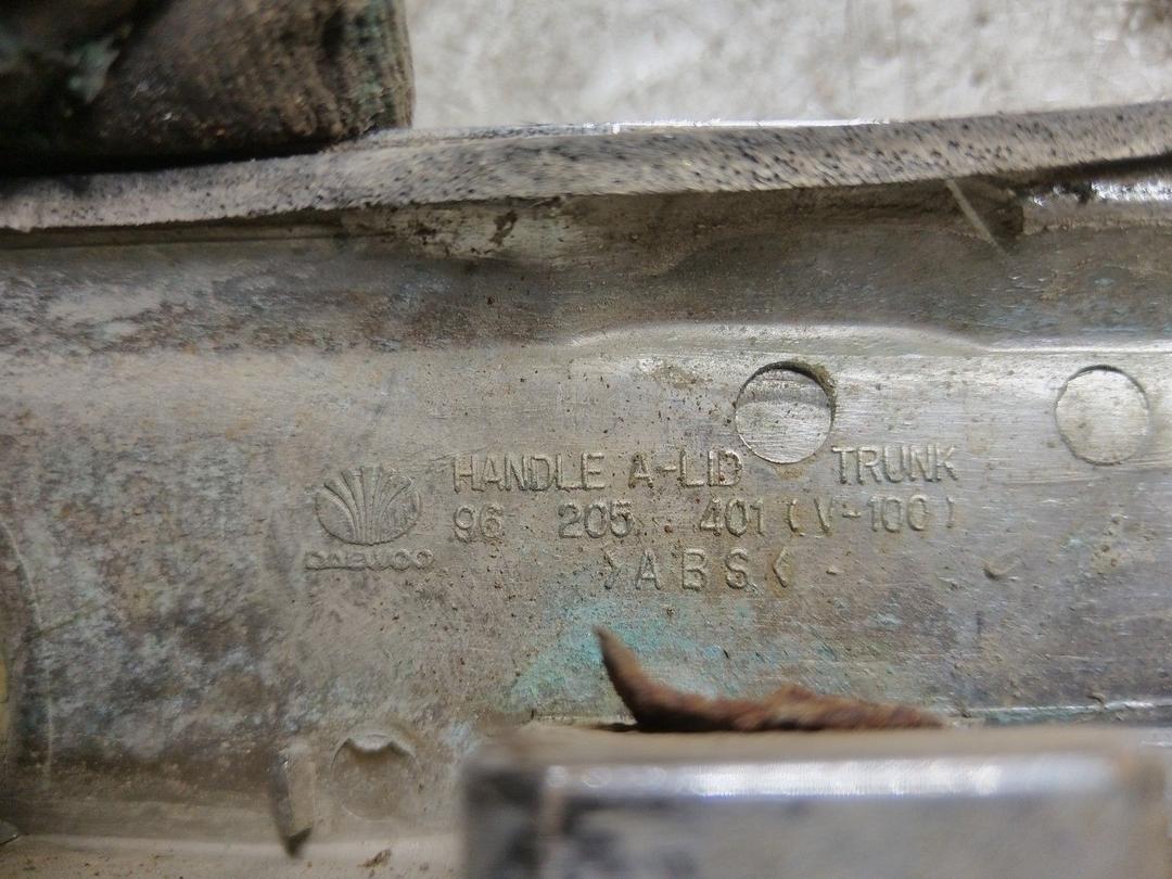 Накладка подсветки номера 2Y7VXH Daewoo Leganza купить в магазине запчастей бу