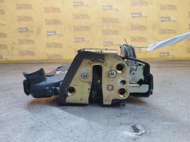 Замок двери передней правой AMAOJ2 Toyota Avensis