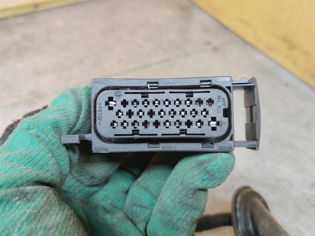 Проводка двери передней правой C024L8 Volkswagen Golf купить с доставкой