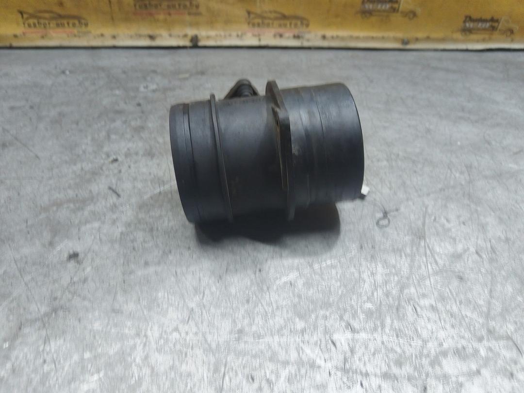 Расходомер воздуха U3QQHM Volkswagen Passat купить в магазине запчастей бу