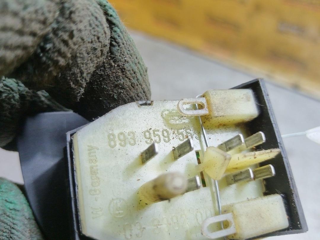 Джойстик регулировки зеркал TKRX3H Audi 100 купить в магазине запчастей бу