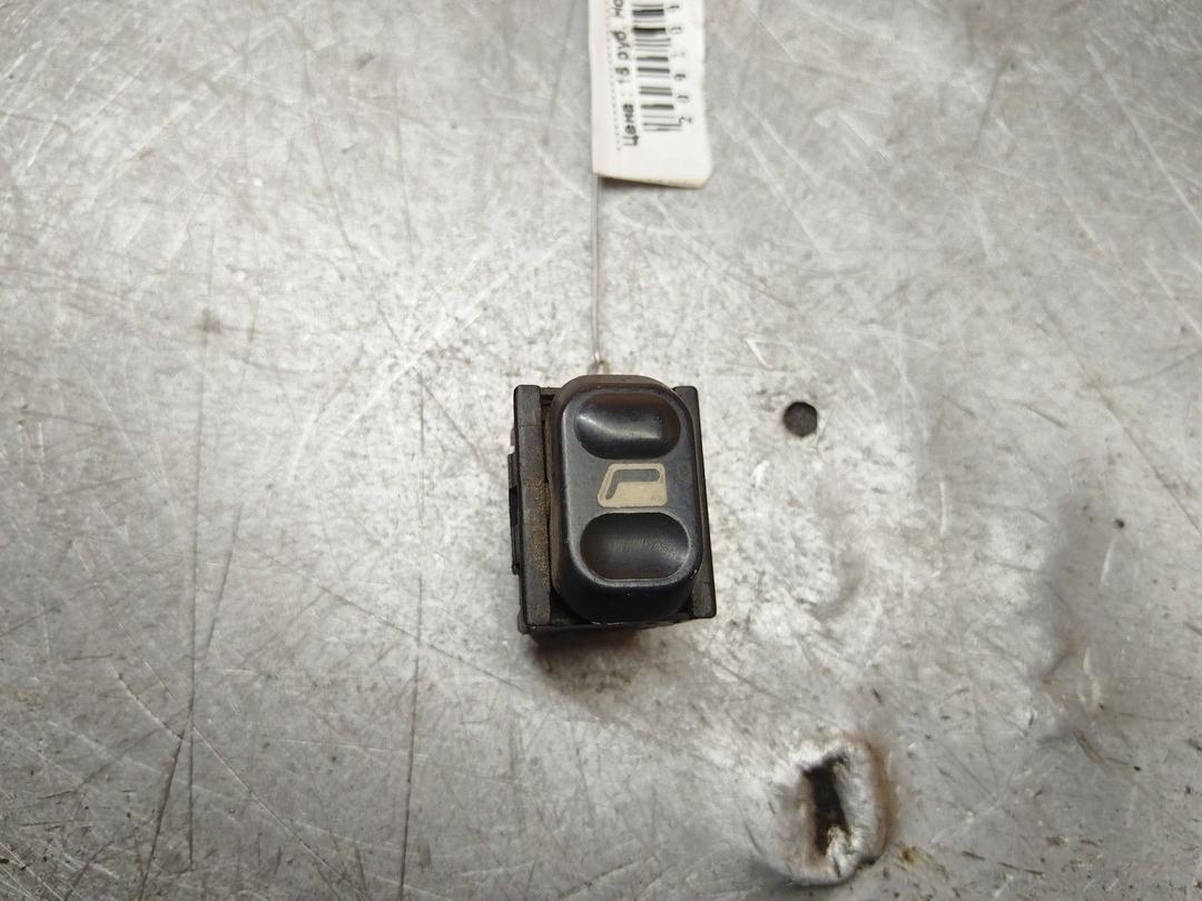 Кнопка стеклоподъемника DZRC9Y Peugeot 406