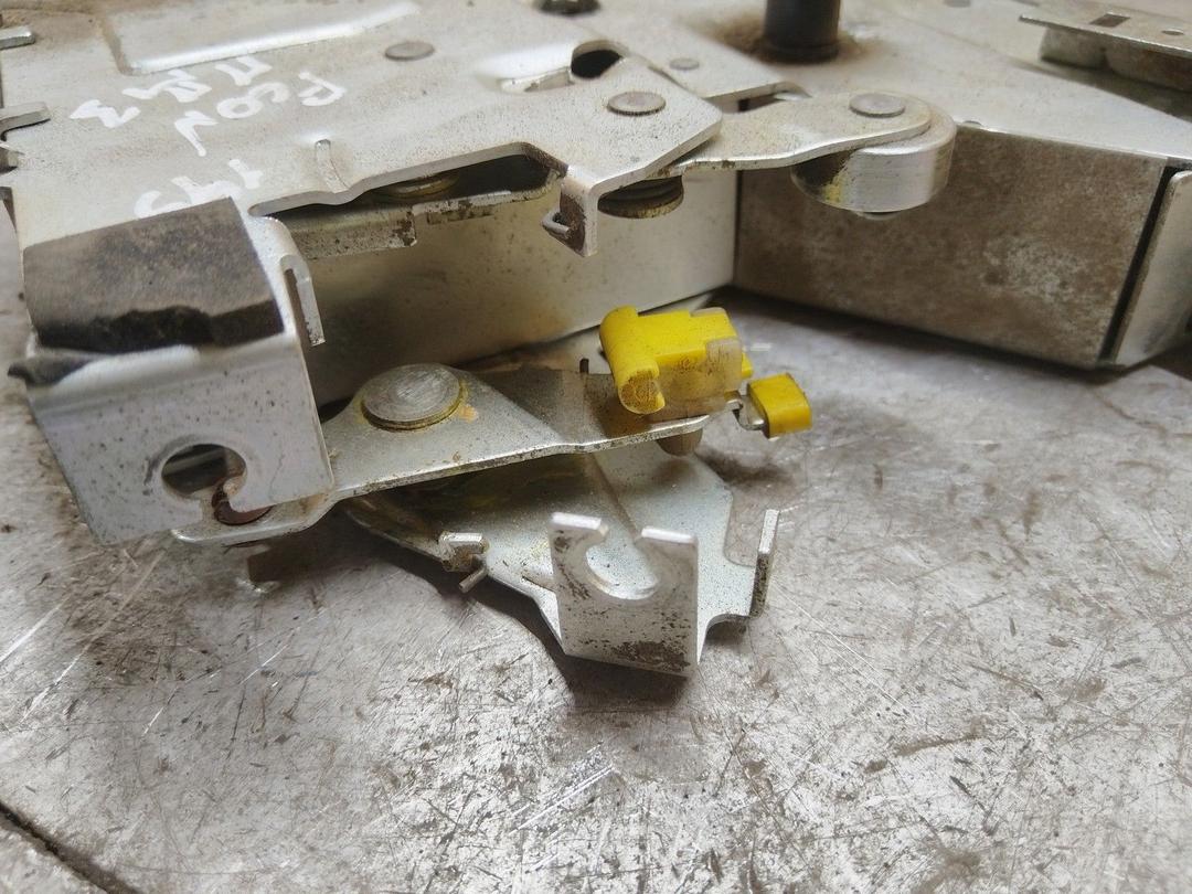 Замок двери сдвижной TZWEBR Ford Tourneo Connect купить с доставкой. Огромный выбор запчастей и марок авто. У нас есть практически все.