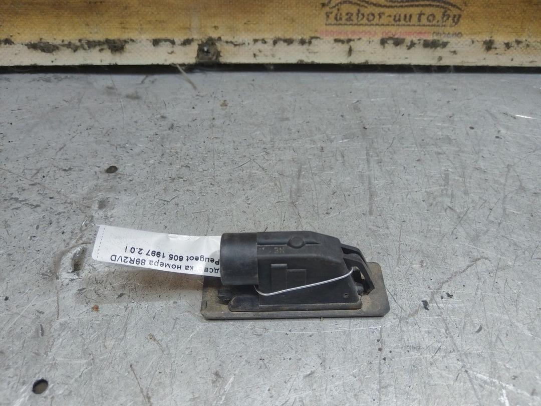 Подсветка номера 89R2VD Peugeot 605 - Фото 3