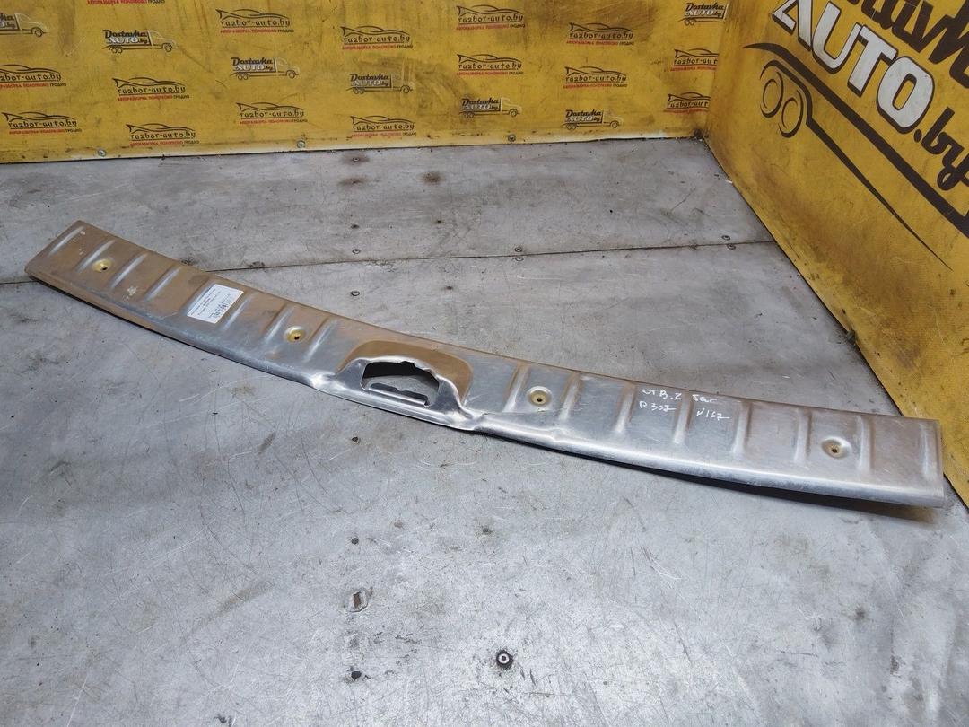 Накладка замка багажника 4NA6AR Peugeot 307