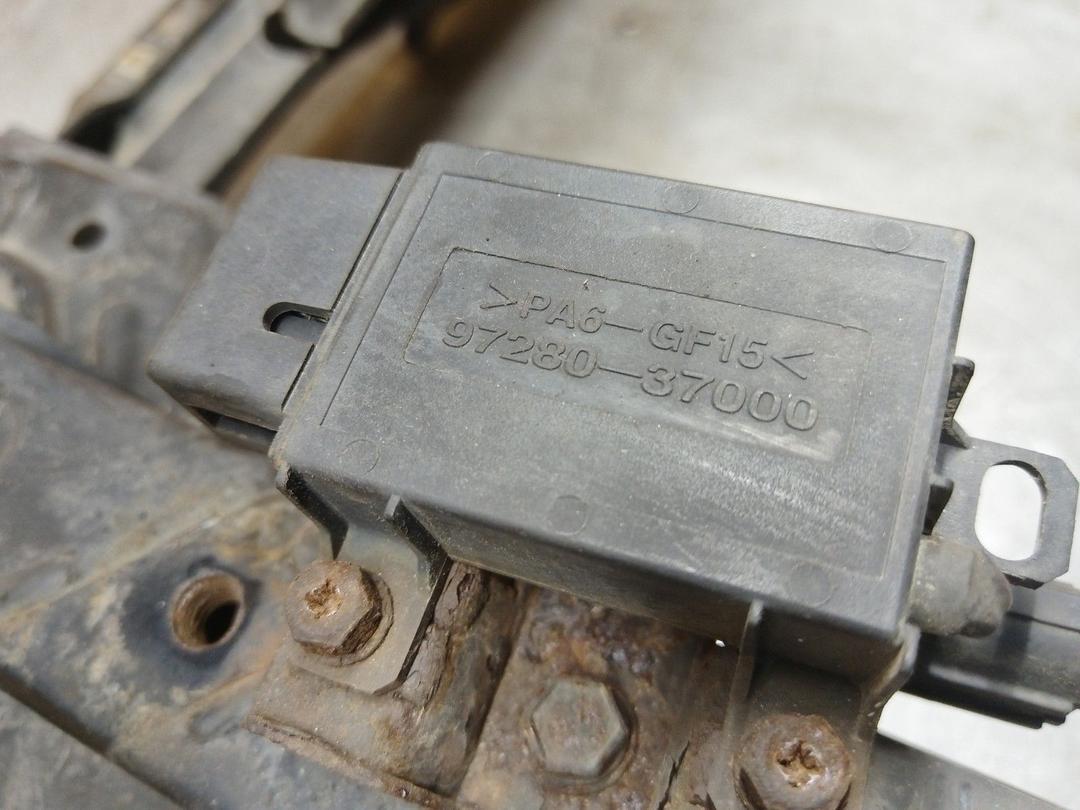 Накладка замка капота 1ZY23S Hyundai Trajet undefined