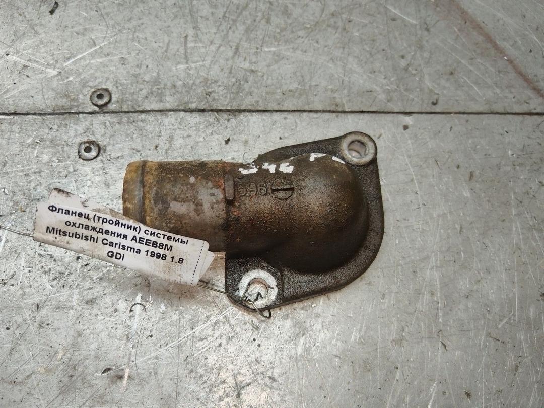 Фланец (тройник) системы охлаждения AEEB8M Mitsubishi Carisma