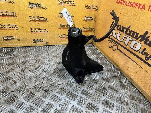 Кронштейн двигателя VPNO82 Volkswagen Passat