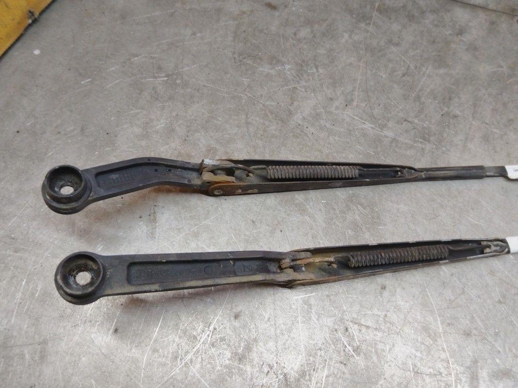 Щеткодержатель (поводок стеклоочистителя, дворник) 6KN29L Kia Shuma - Фото 2