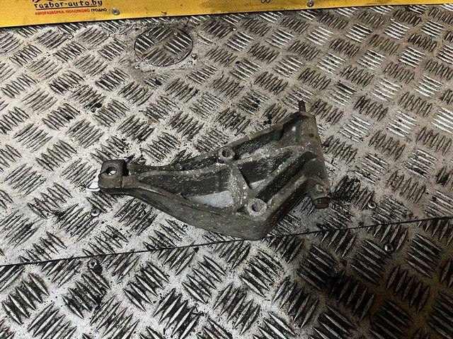 Кронштейн двигателя I523GJ Volkswagen Passat