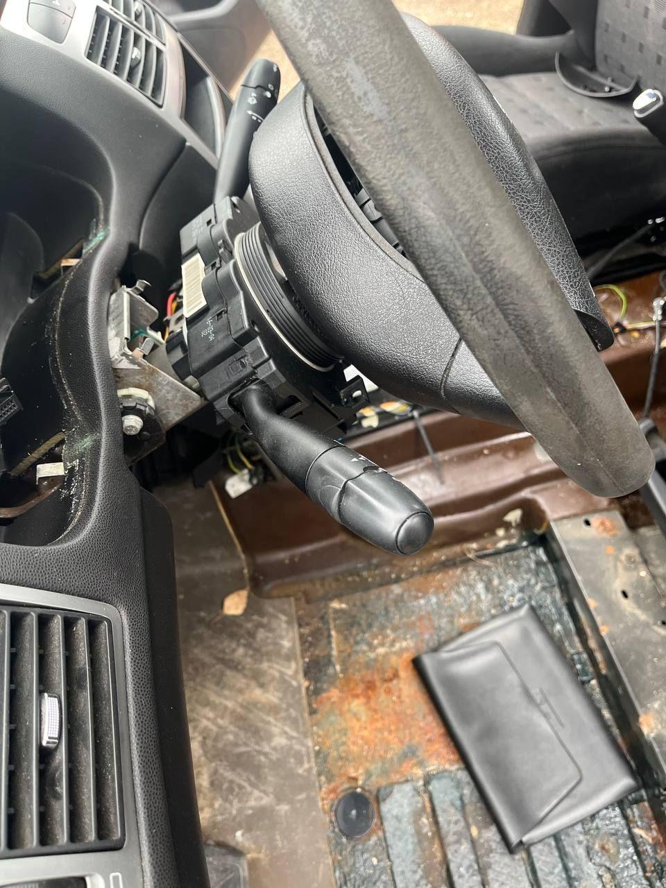 Переключатель подрулевой (стрекоза) SXHN7A Peugeot 307