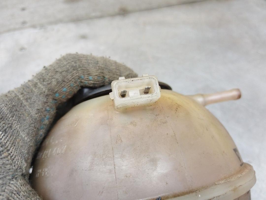 Бачок расширительный 7OWSWF Volkswagen Passat купить с доставкой